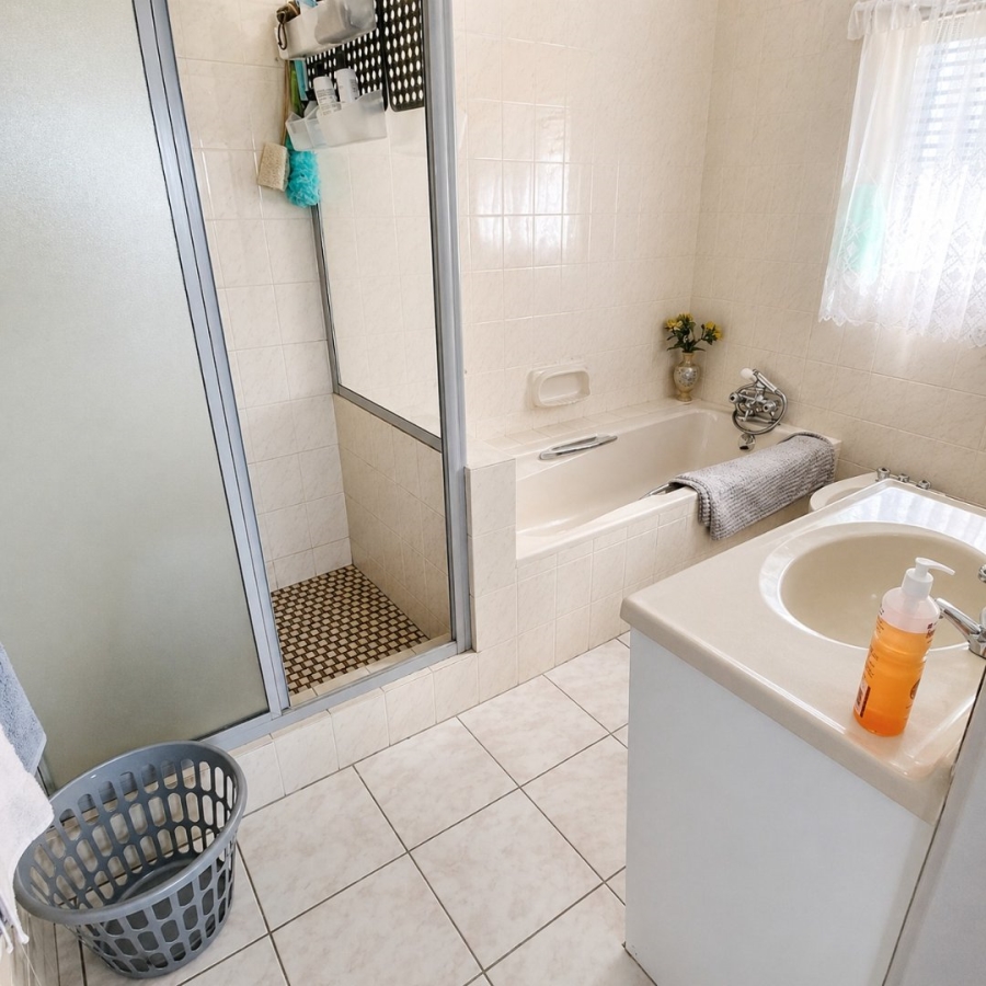 5 Bedroom Property for Sale in Vincent Heights Eastern Cape